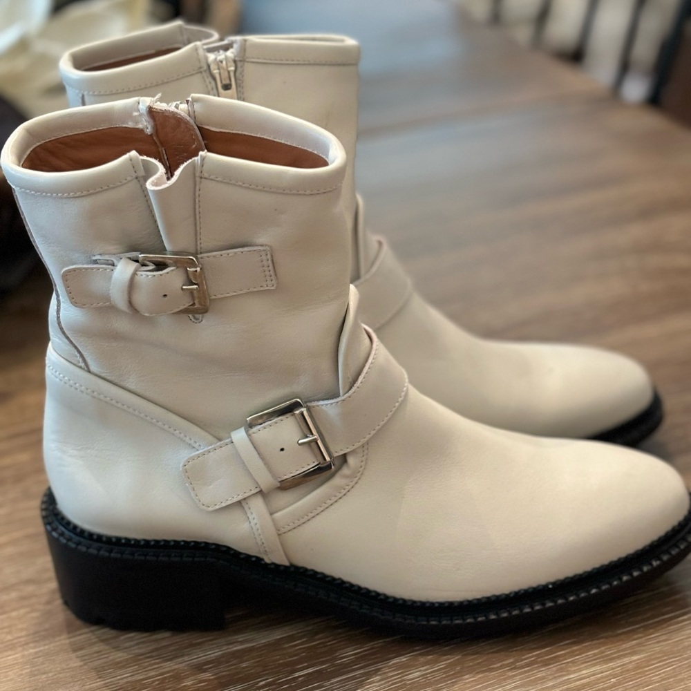 Aquatalia Omayda Boots in Off White - Size 10. NEW- NEVER WORN-WEATHERPROOF